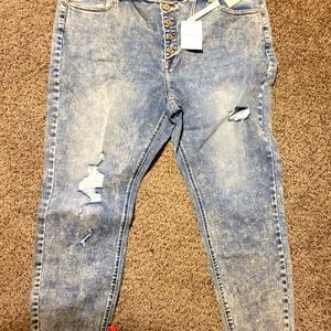 Brand new pair of jeans from Maurice.. never worn